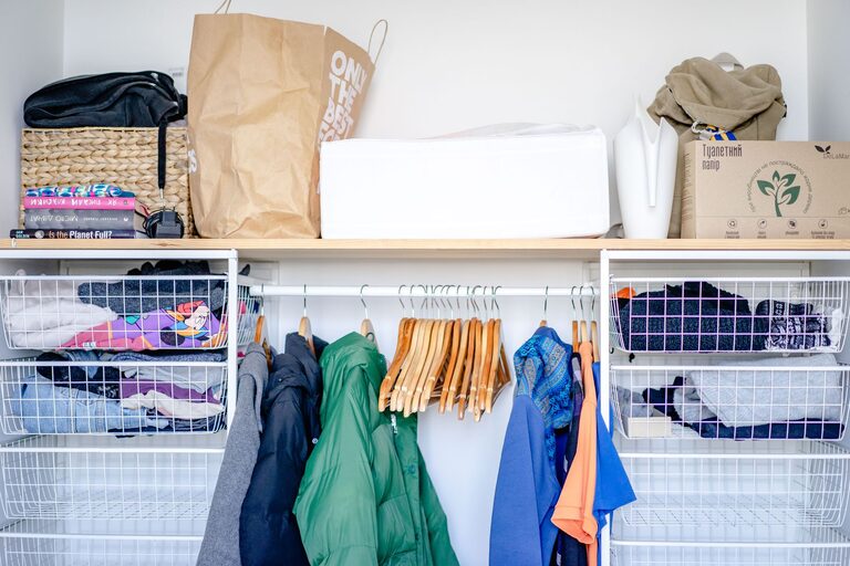 How to Store Seasonal Clothes Efficiently for Easy Access and Longevity